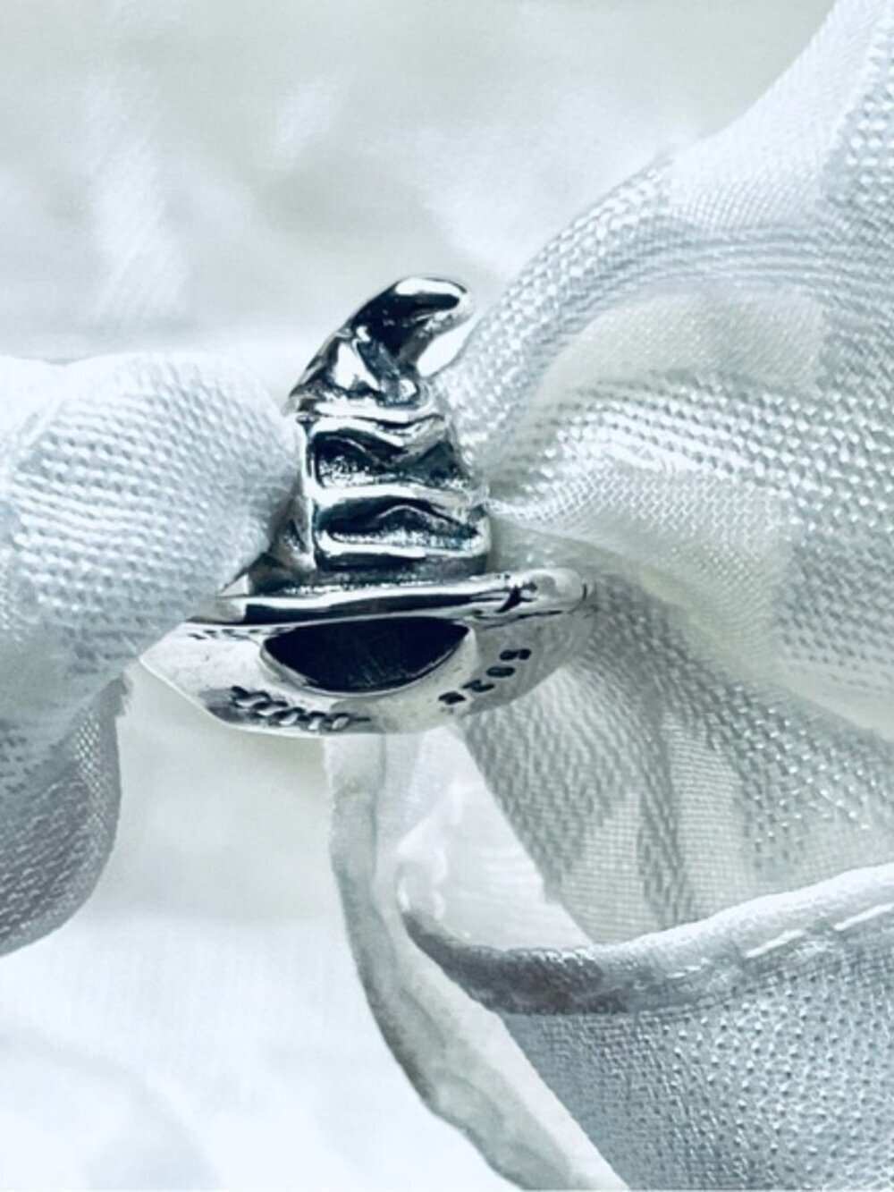 🧙♂️✨ NWOT Sorting Hat Charm – Harry Potter Magic ⚡